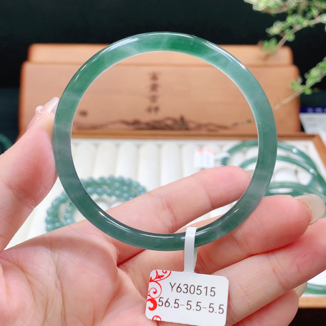 翡翠手镯未镶嵌天然