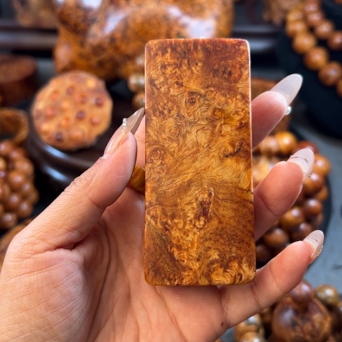 松木（琥珀木）把件