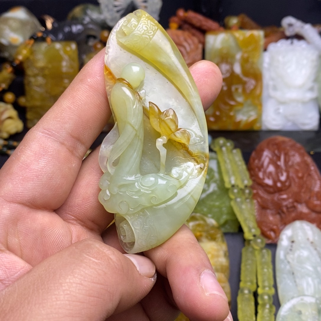 蛇纹石玉吊坠(不含链)未镶嵌星**提