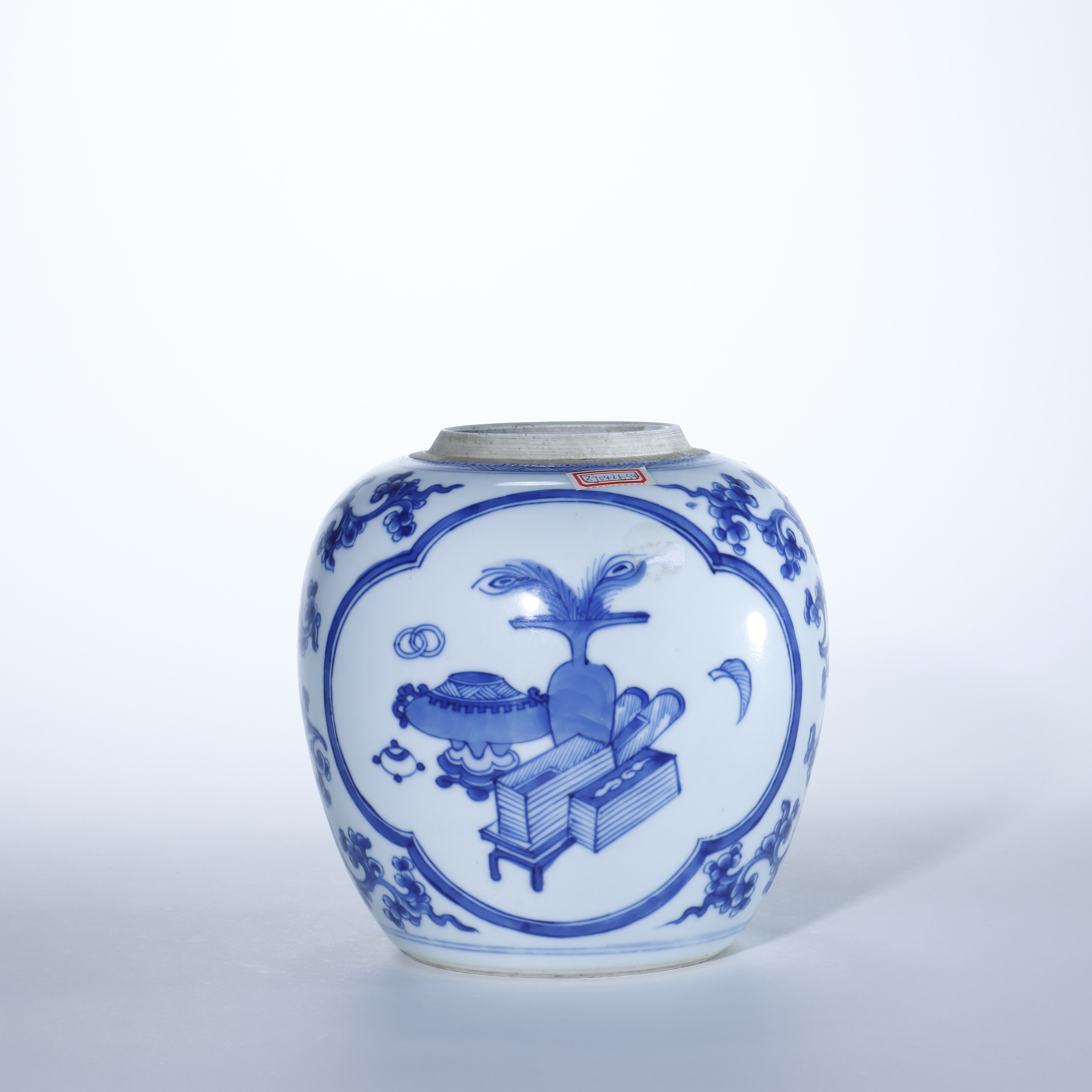 Lot.6129 228 清康熙 青花博古纹罐 H:16.2 D：9.8