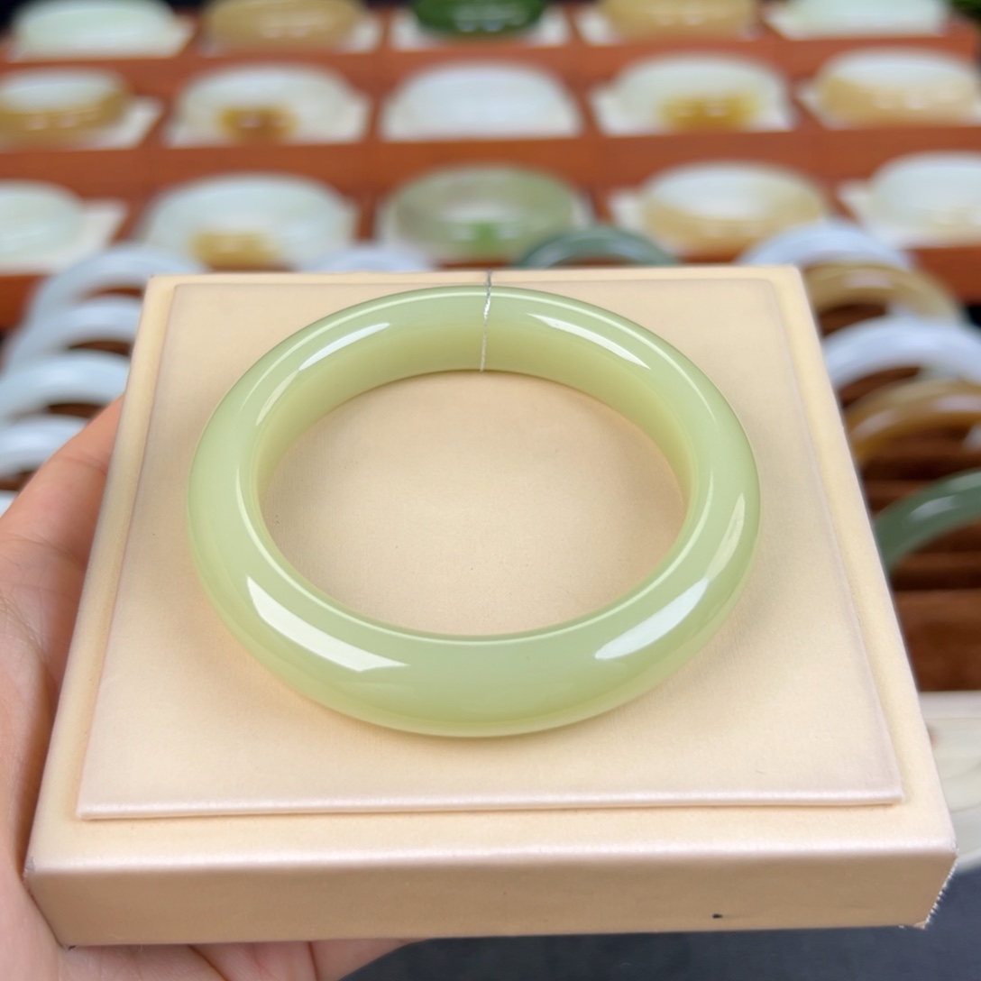 和田玉手镯未镶嵌黄口手镯