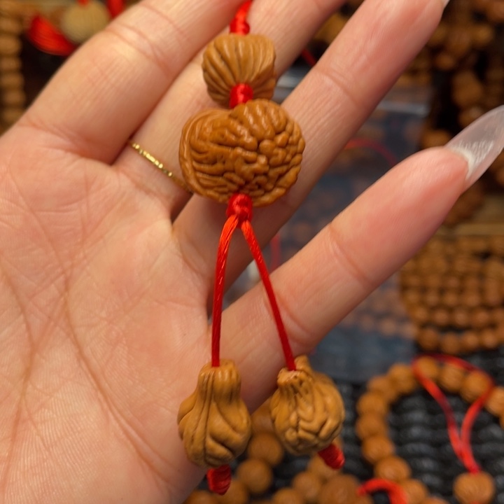 木质类龙纹桃枭挂件