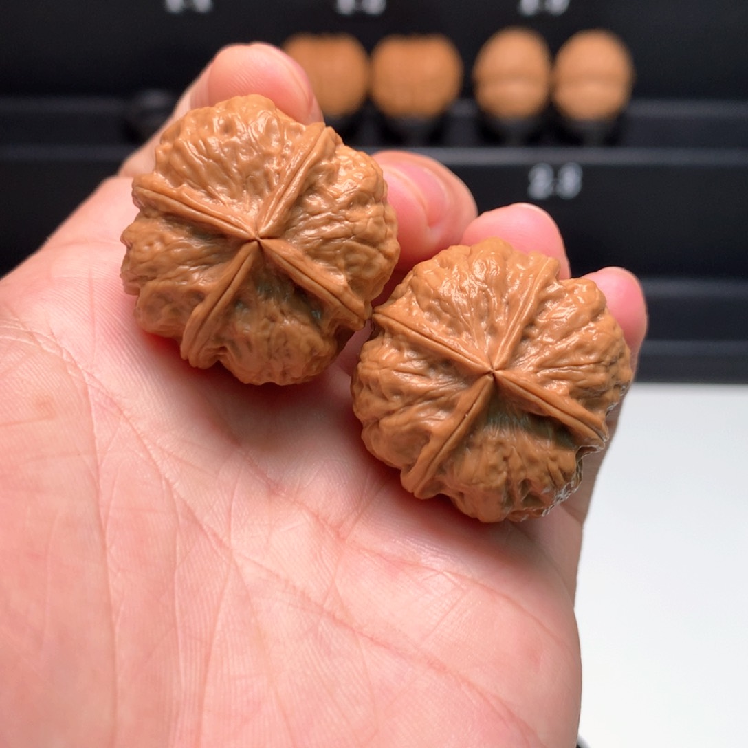 把件文玩核桃?**戈小四棱