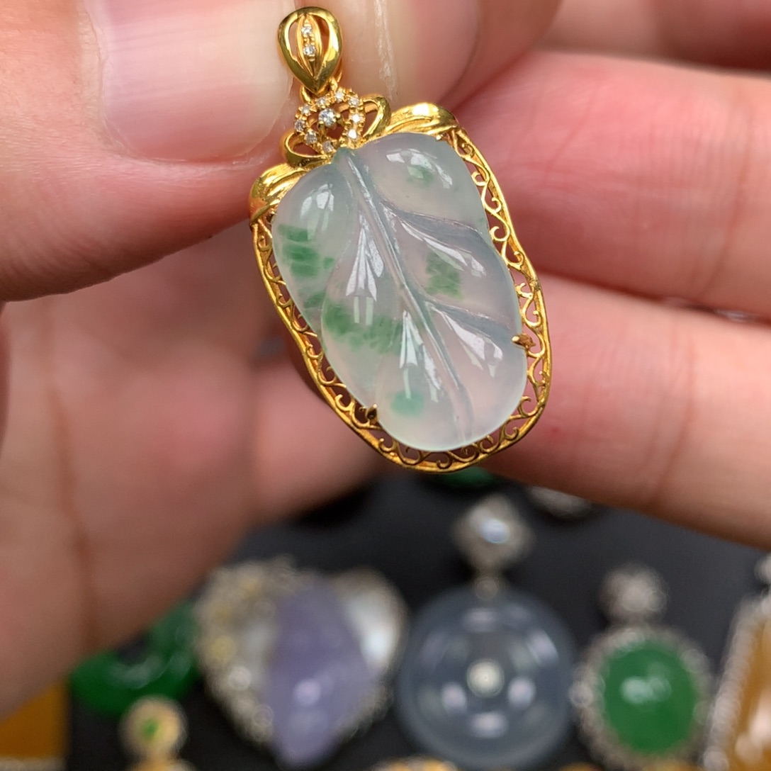 翡翠18K金镶嵌颈饰