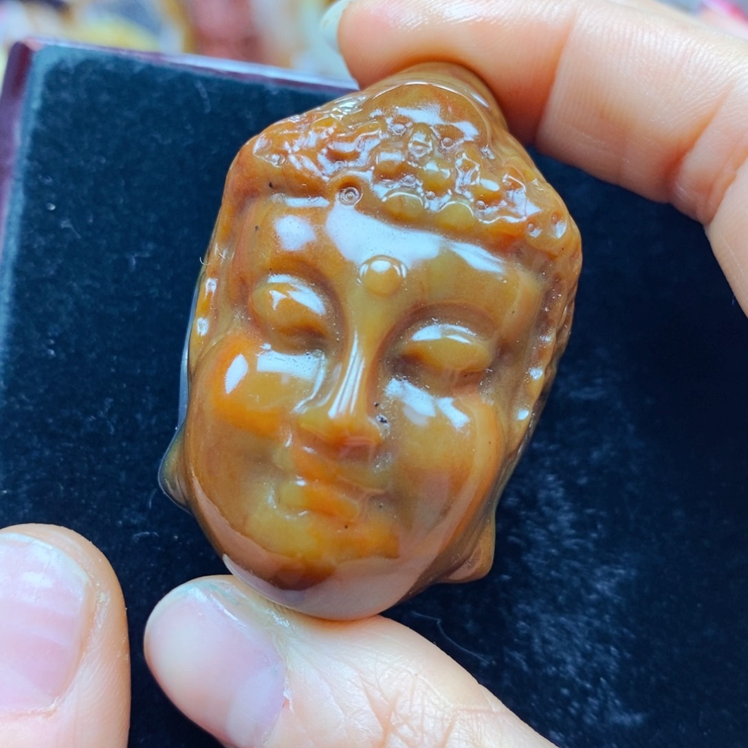 石英质玉（黄龙玉）未镶嵌颈饰