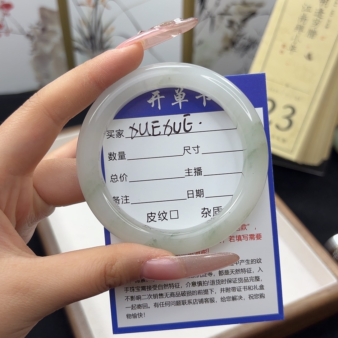 石英质玉手镯未镶嵌