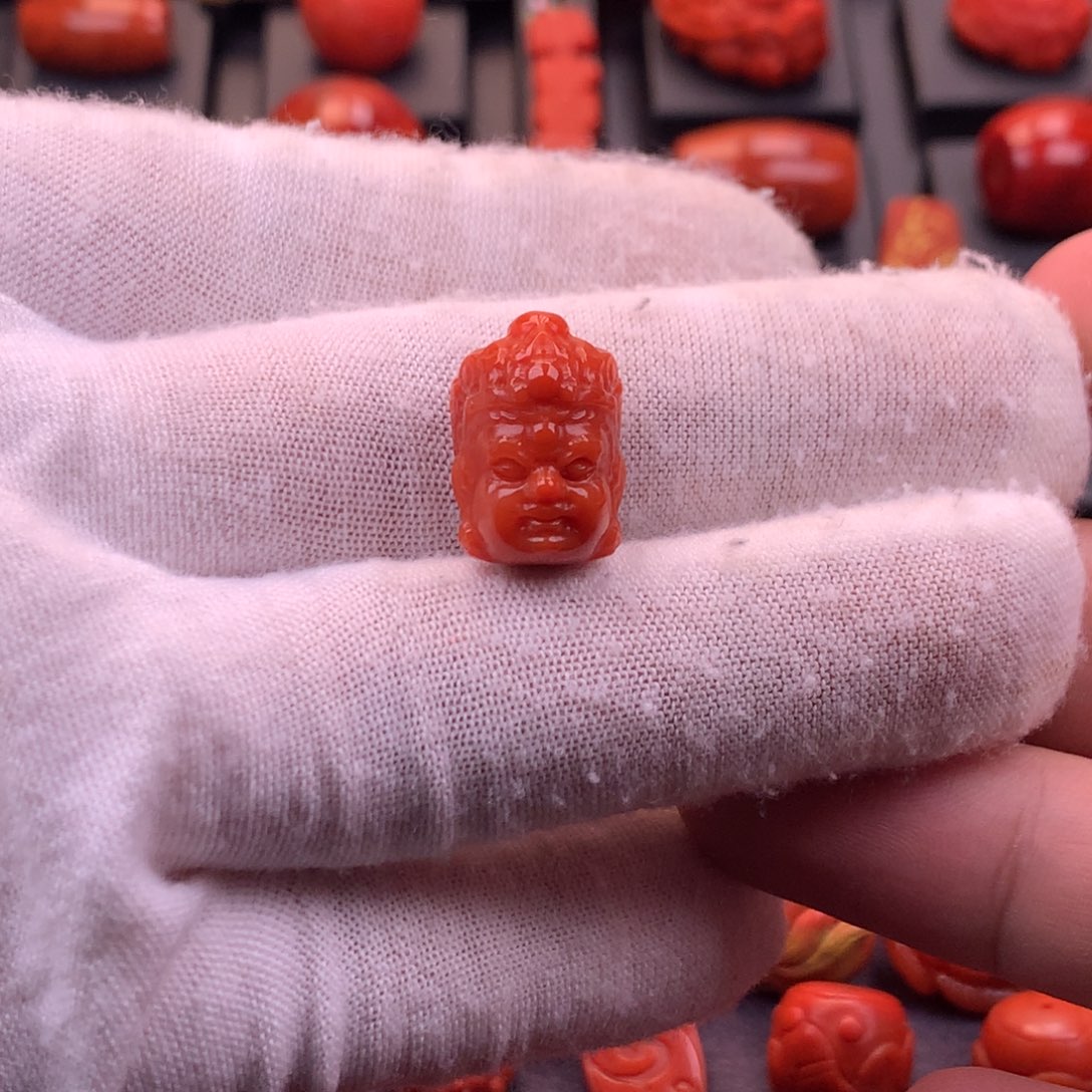 南红玛瑙未镶嵌精工雕刻黄财神背云12.2mm