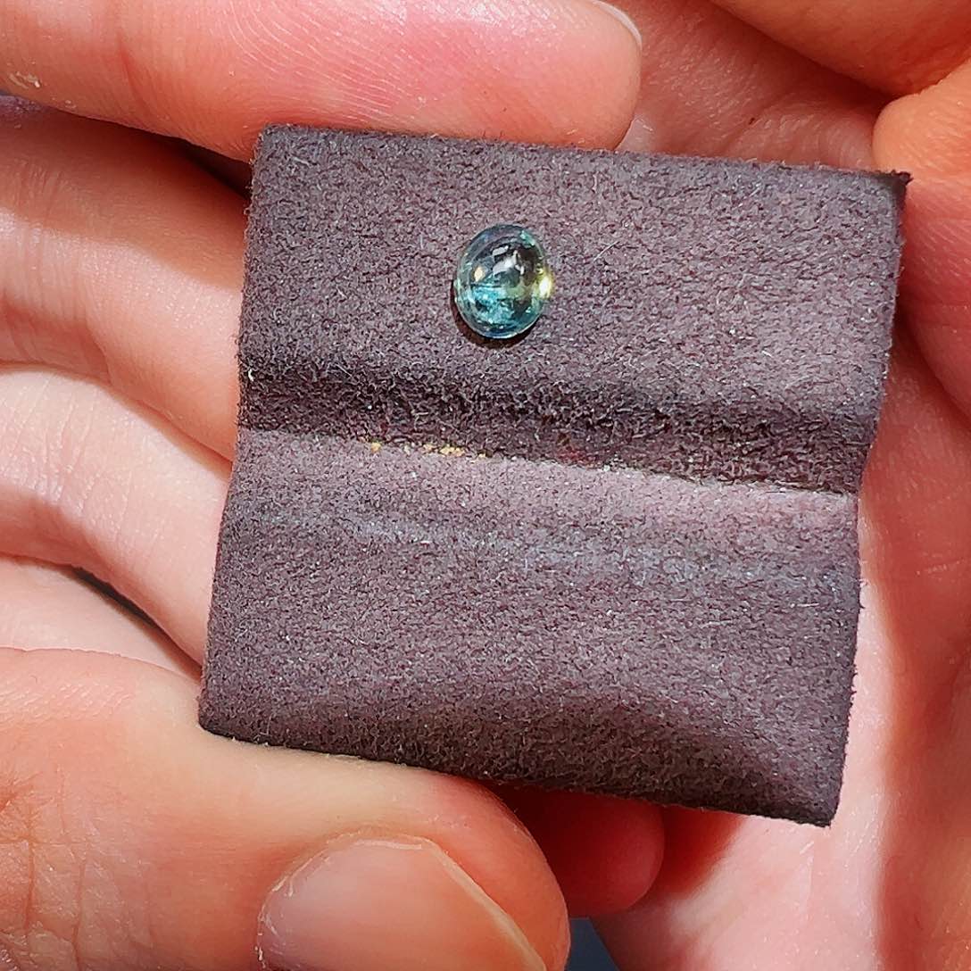 蓝宝石裸石未镶嵌羞****比0.805克拉天然水鸭绿蓝宝石