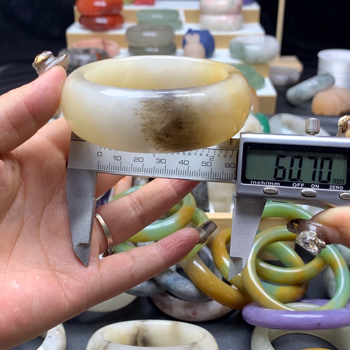 未镶嵌手镯石英质玉5