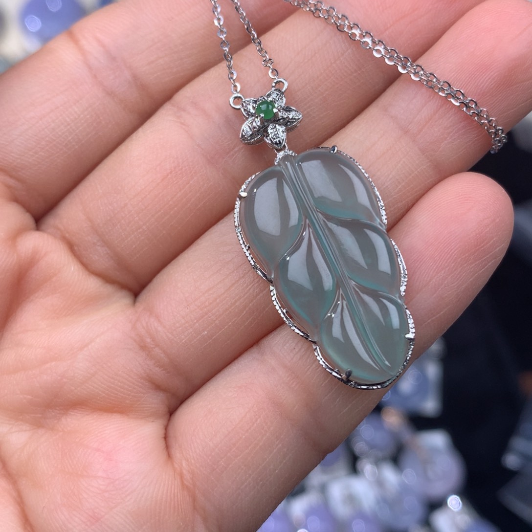翡翠套链18K金镶嵌树叶锁骨链