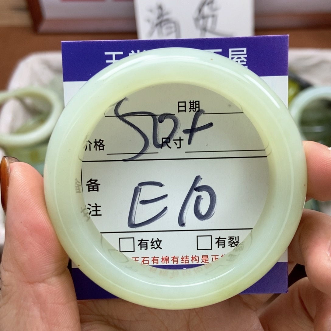 岫玉手镯手镯未镶嵌