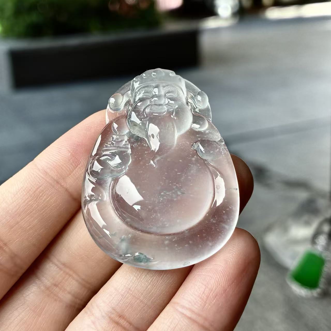 天然a货缅甸翡翠自然光尺寸43/32/5.5玻璃种木那飘蓝花财神爷吊坠