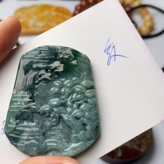 翡翠颈饰未镶嵌翡翠