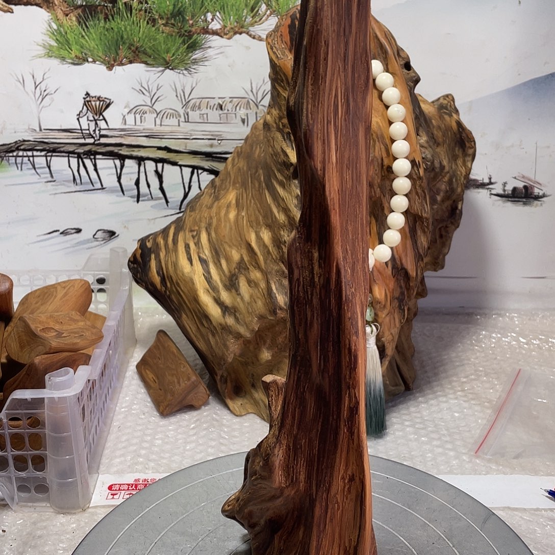 狼***魂玉木（非红木类）土沉香香木摆件