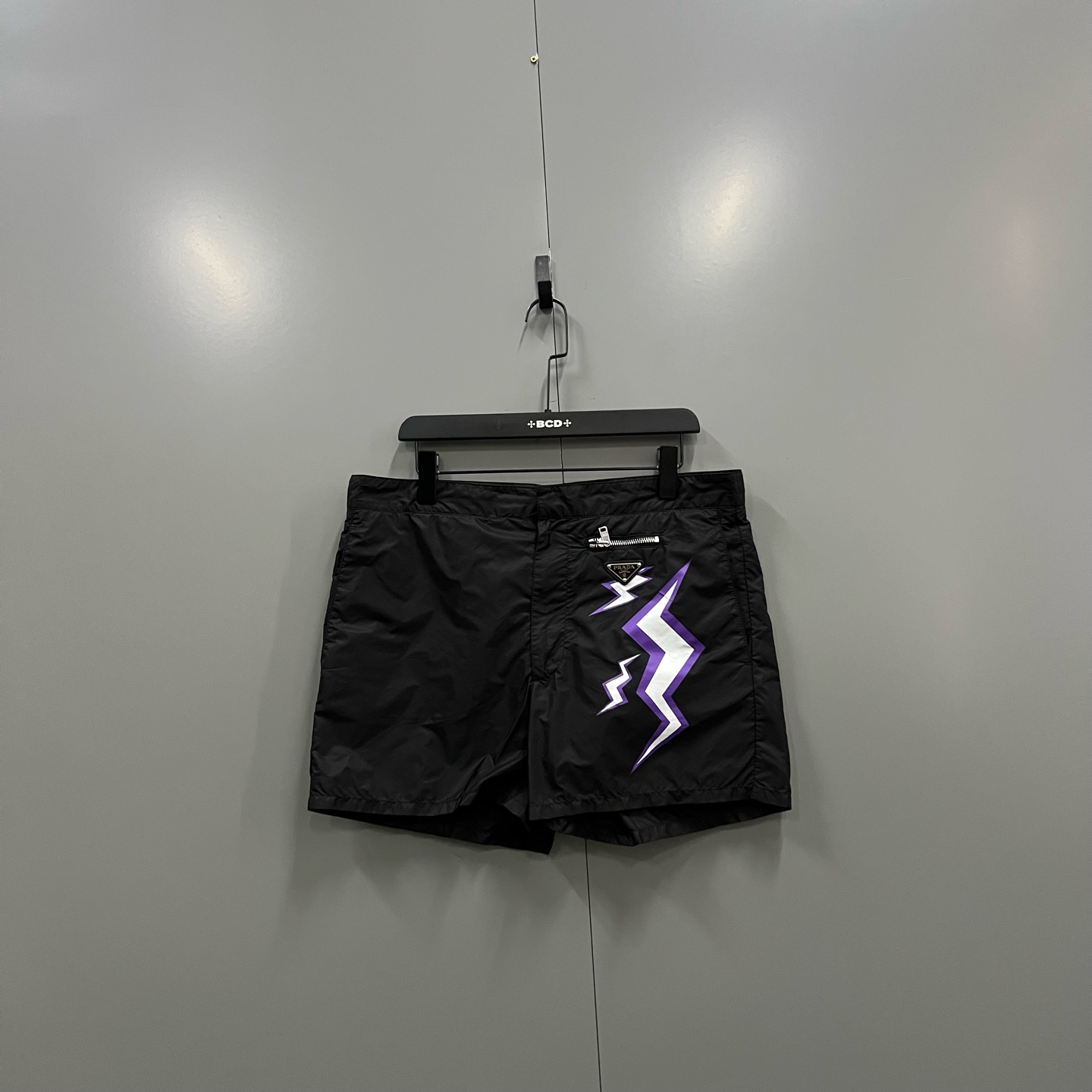99新 Prada/普拉达 h86 102836 闪电三角标短裤 52码