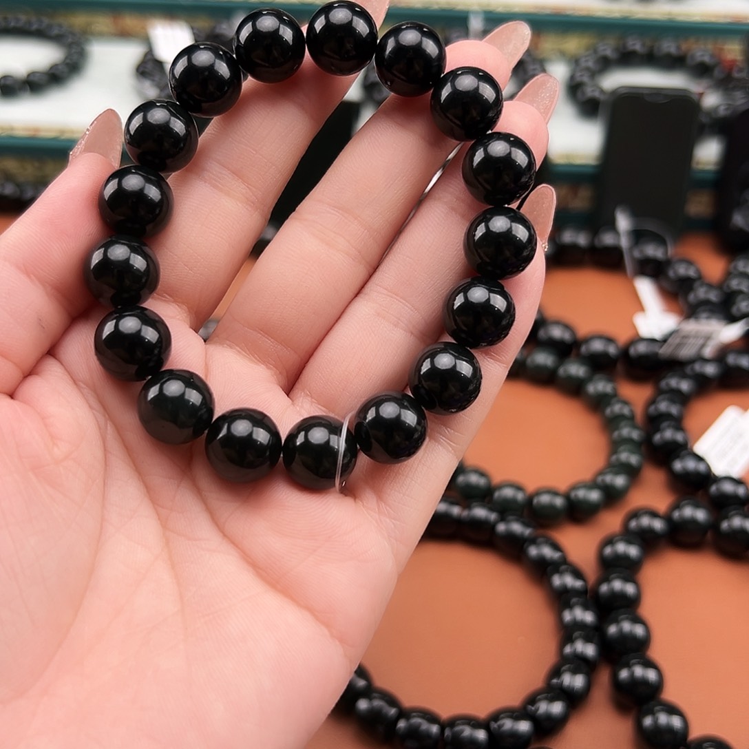 木***子和田玉未镶嵌手串