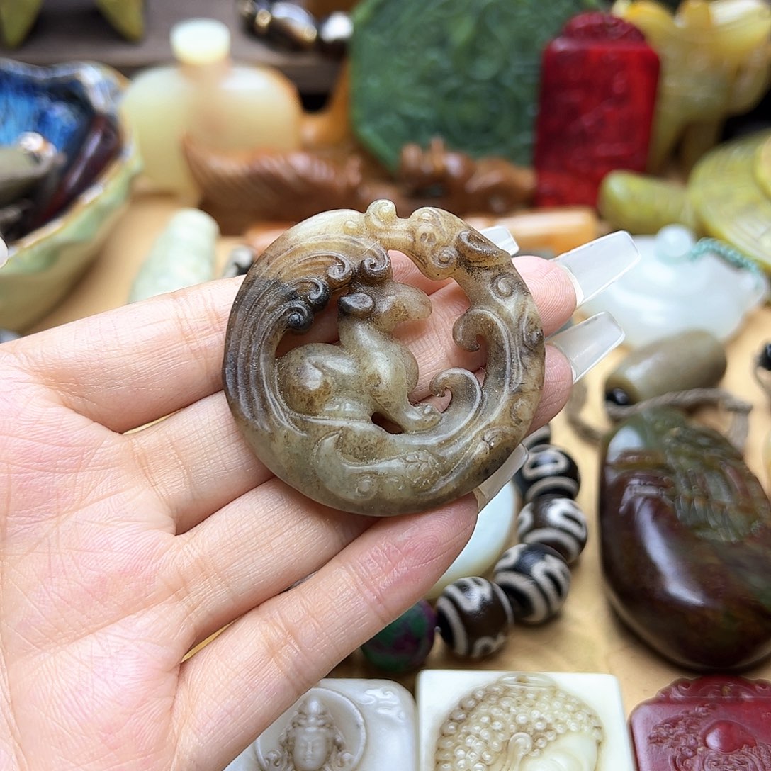 蛇纹石玉未镶嵌颈饰