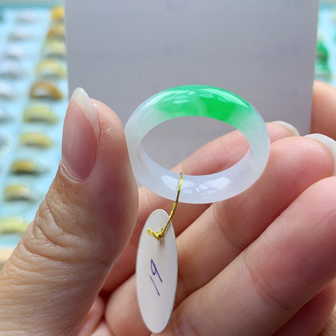 翡翠戒指未镶嵌19圈