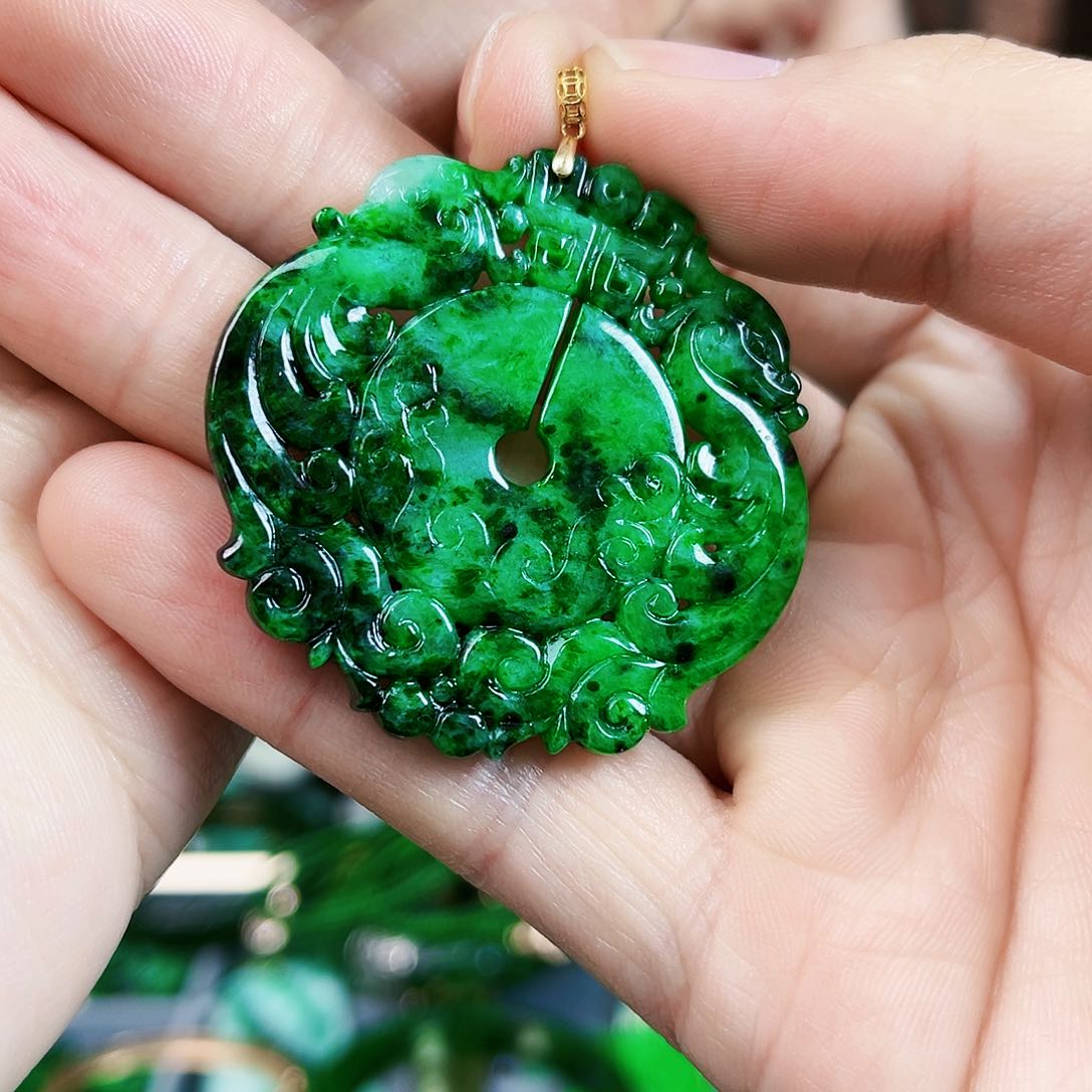 翡翠颈饰18K金镶嵌吊坠