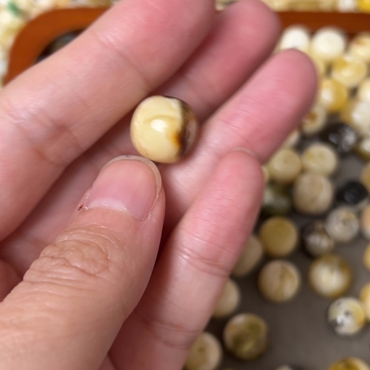 蜜蜡未镶嵌裸石12.4mm一个