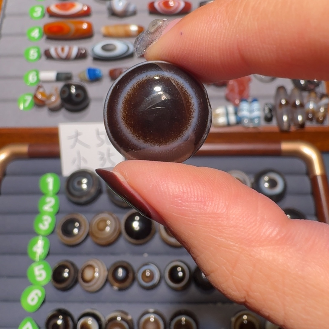 青****玛瑙/玉髓未镶嵌珠宝半成品