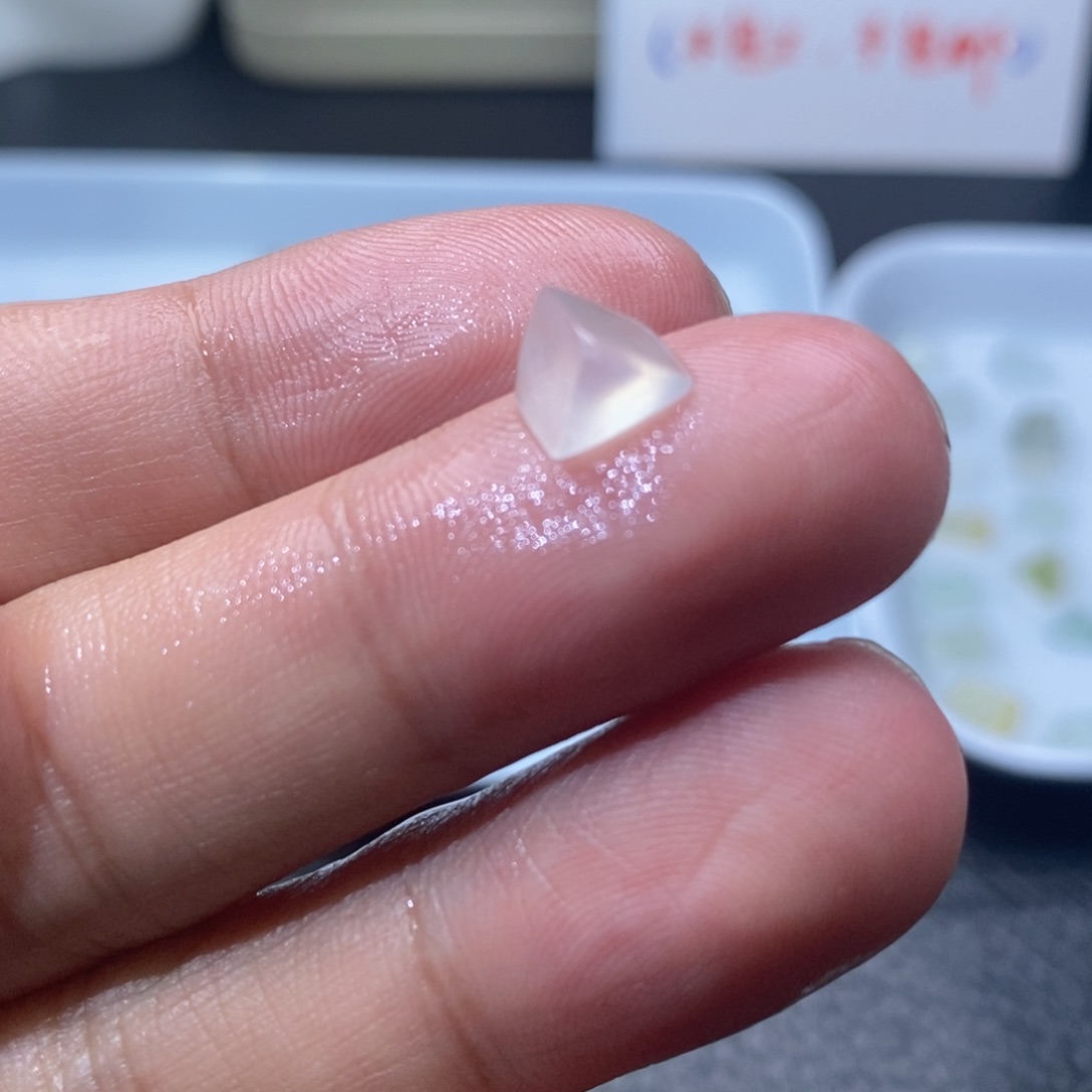 未镶嵌定制翡翠三角形