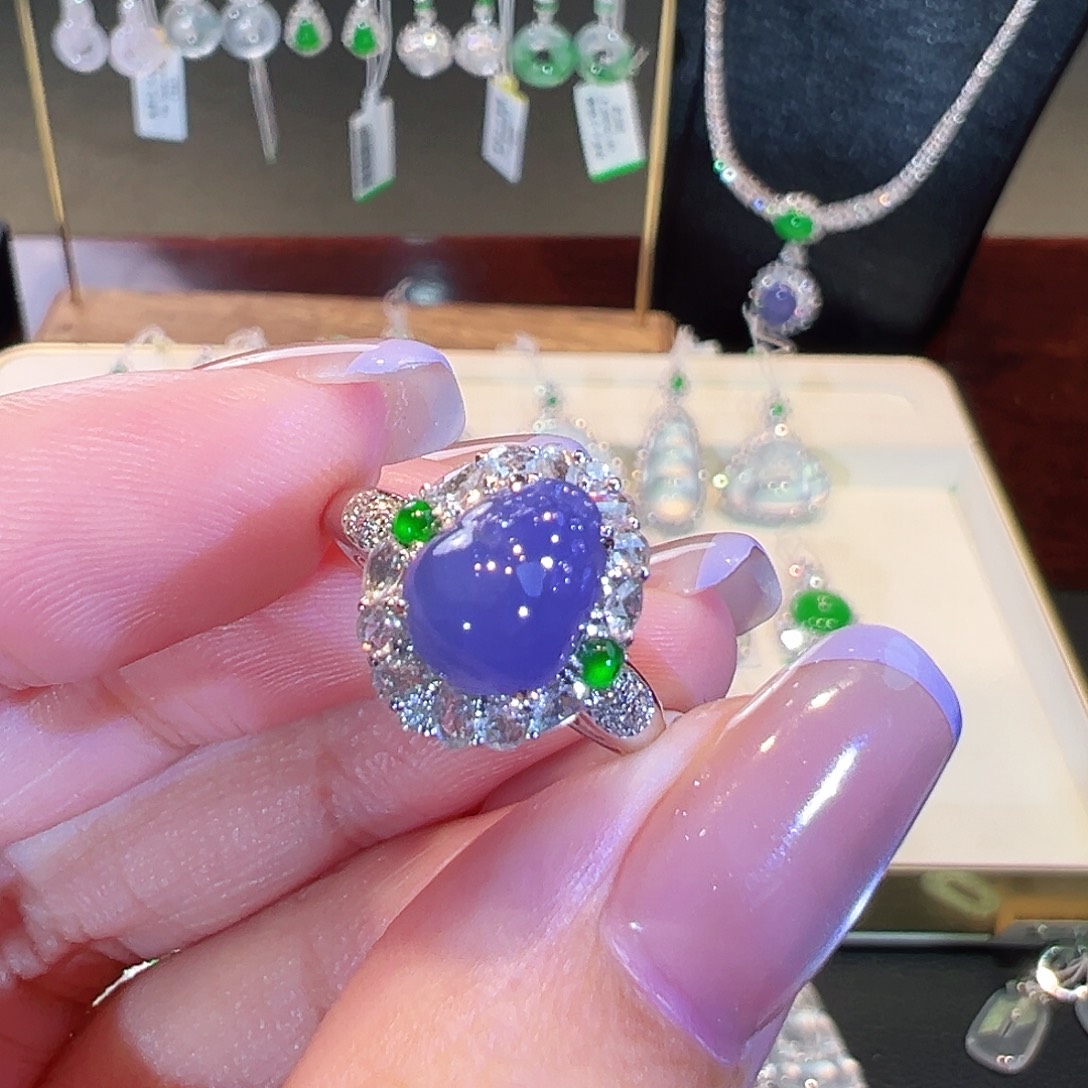 翡翠戒指18K金镶嵌翡翠