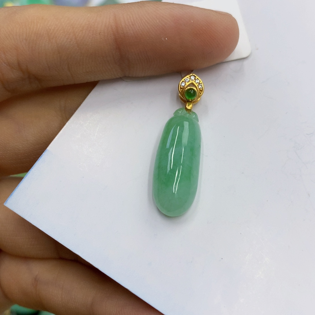 翡翠未镶嵌颈饰翡翠