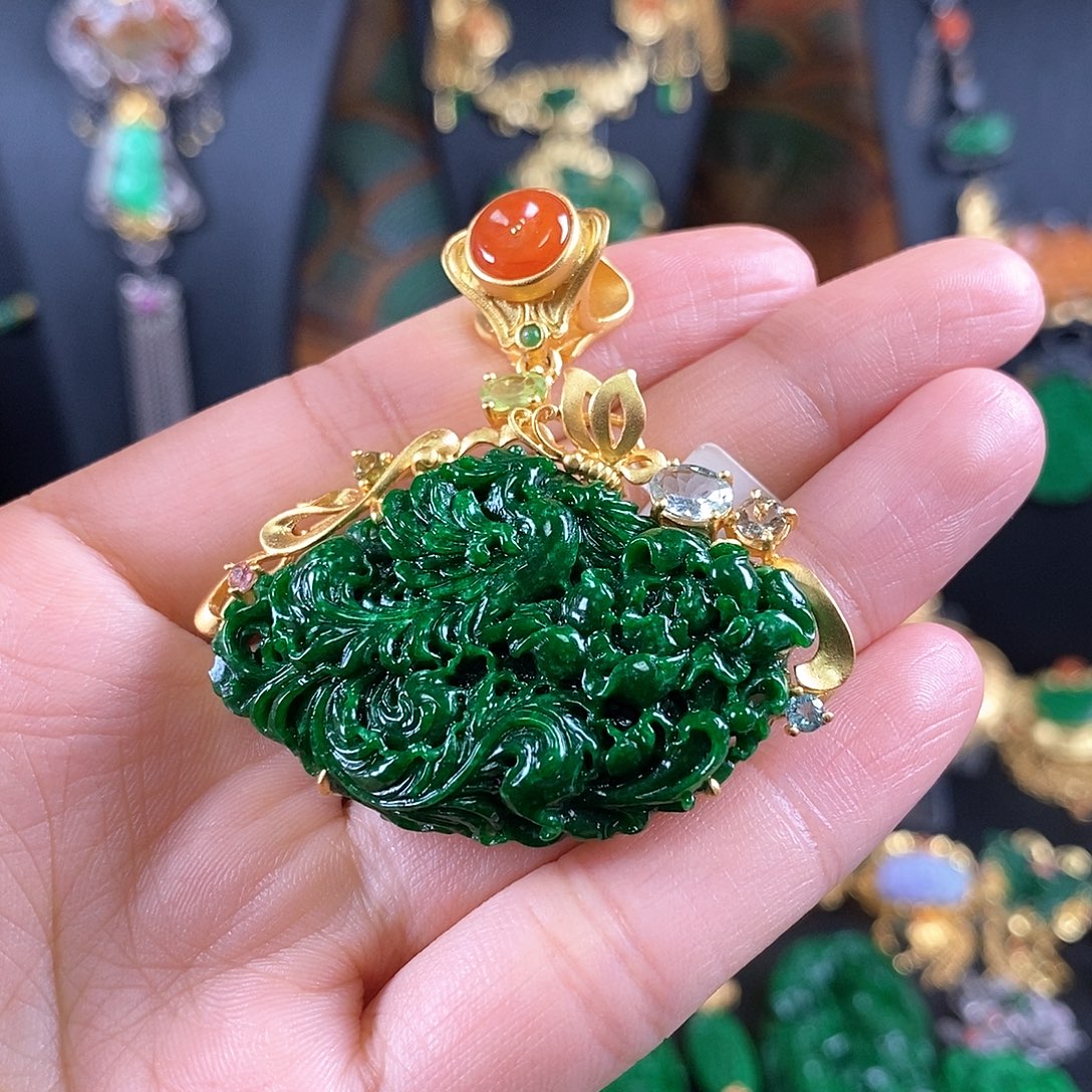 翡翠未镶嵌吊坠(赠链)吊坠