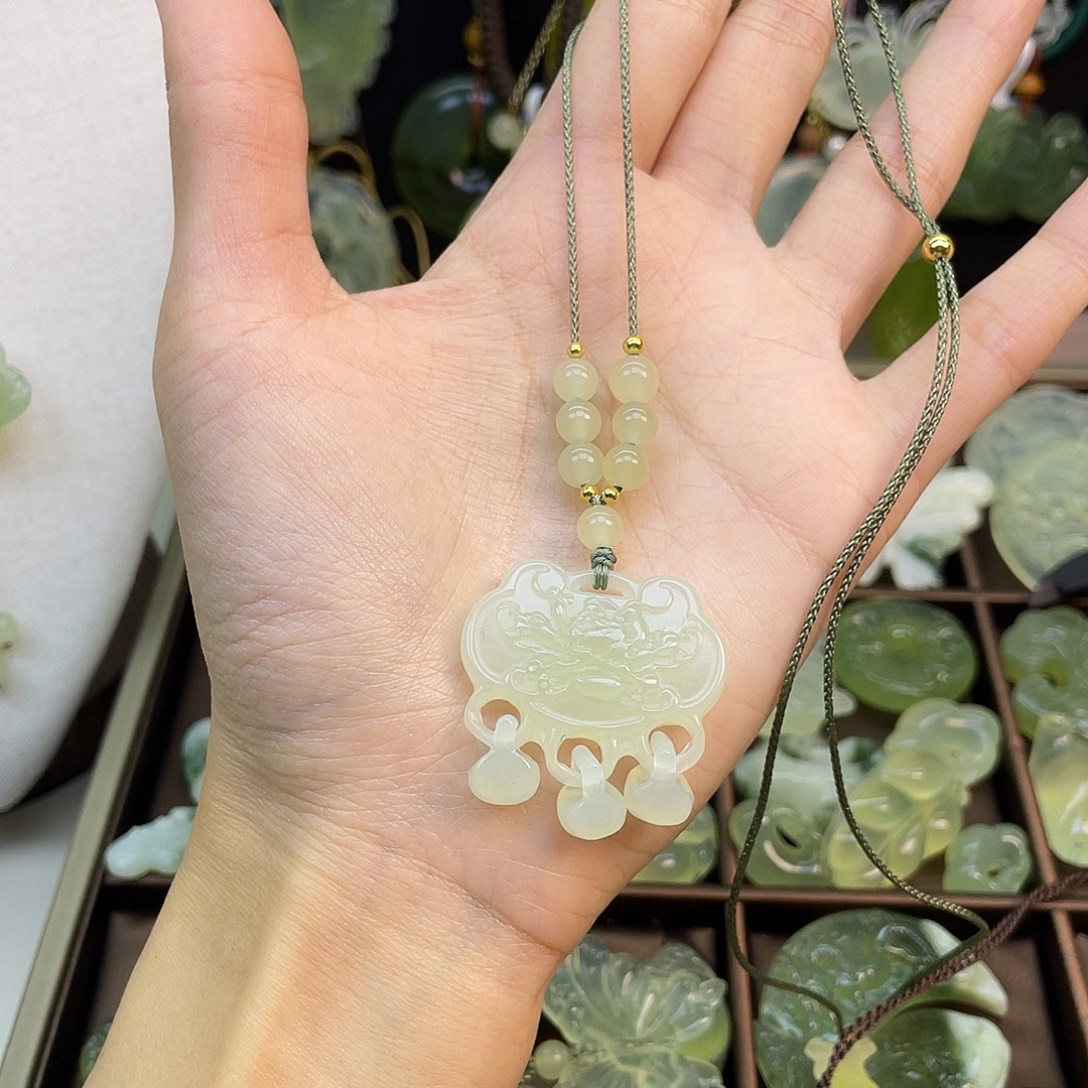 蛇纹石玉未镶嵌项链