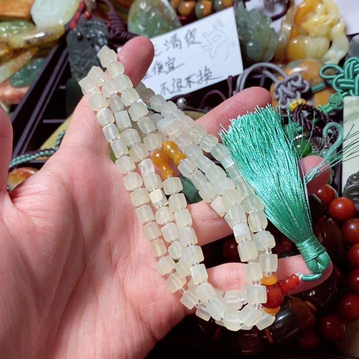 蛇纹石玉颈饰未镶嵌