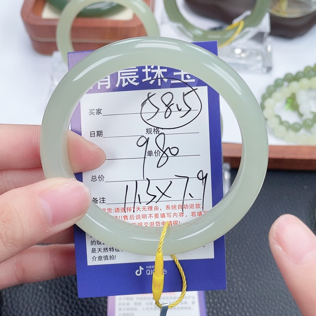 和田玉未镶嵌手镯