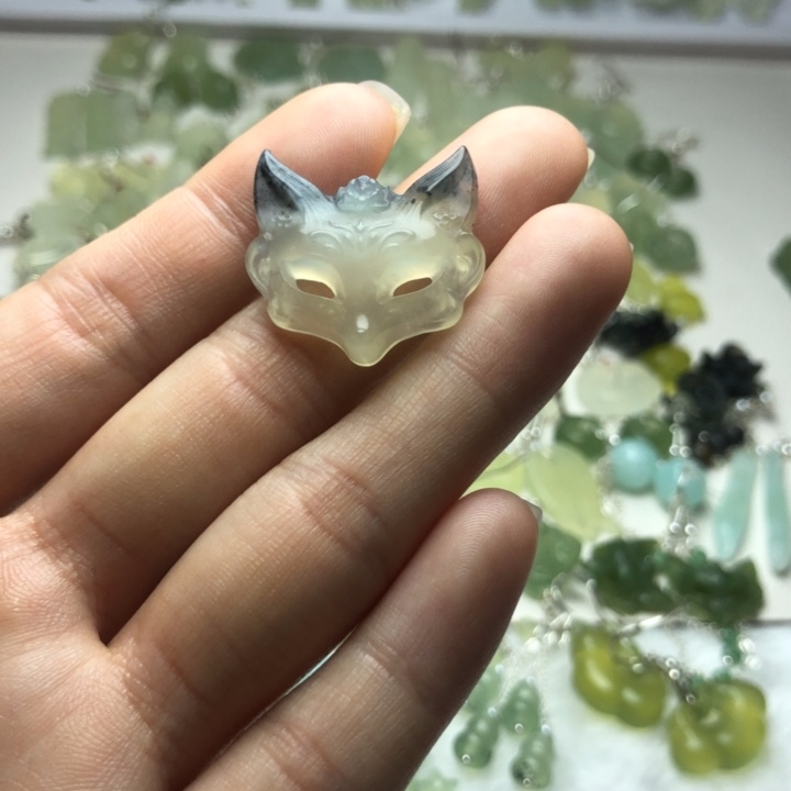 蛇纹石玉颈饰未镶嵌