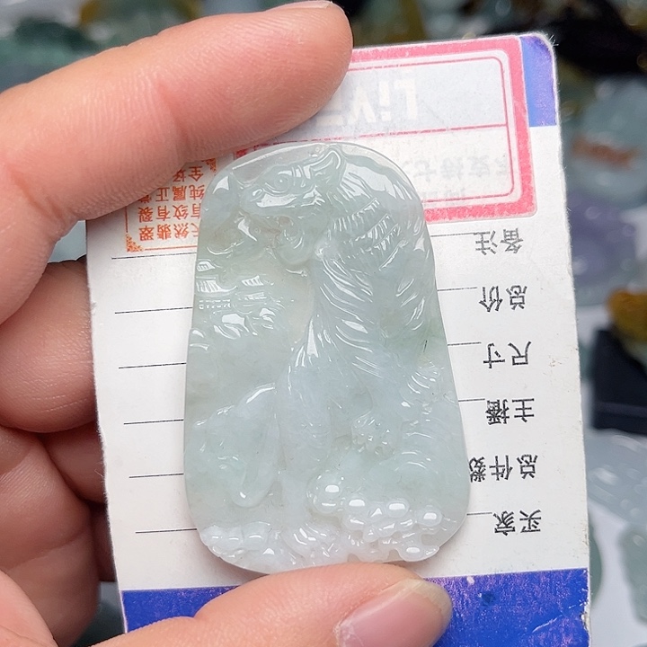 翡翠颈饰未镶嵌老虎