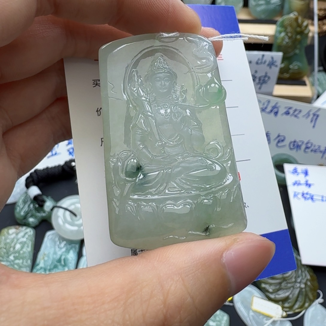 翡翠颈饰未镶嵌缅甸翡翠，虚空