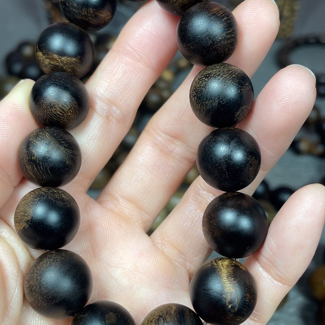 沉香手串白棋瘤疤