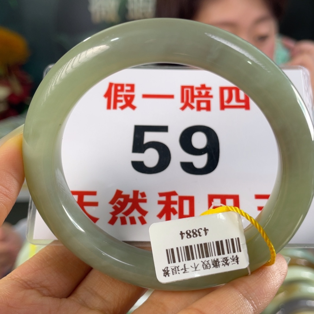 和田玉手镯未镶嵌微瑕
