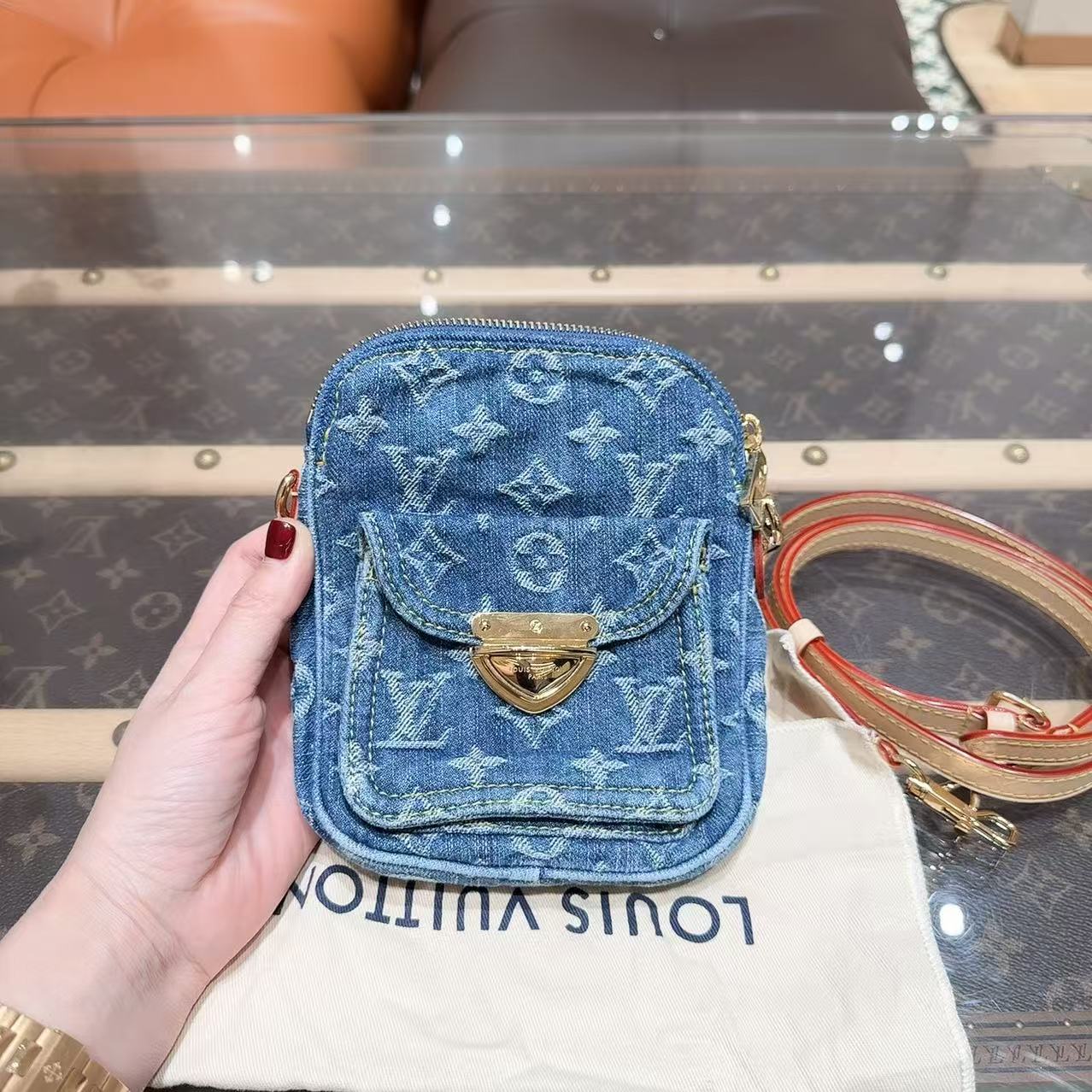 全新未使用 LouisVuitton/路易威登 丹宁牛仔相机包 单肩斜挎包 