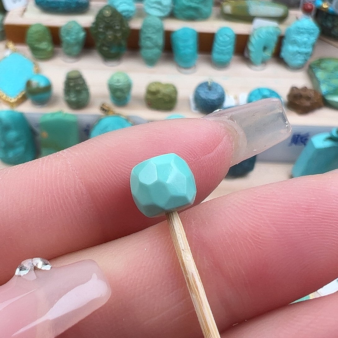 绿松石配饰未镶嵌