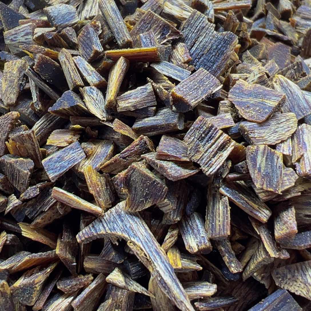 沉香手把件绿奇楠沉香乌身圆叶开珠料30克