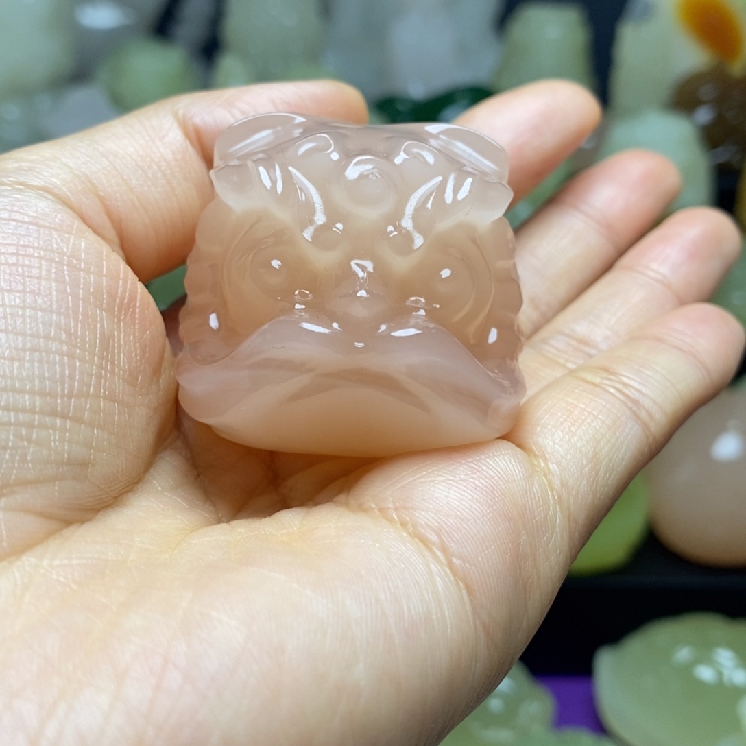 玉狮子头天然桌面小摆件