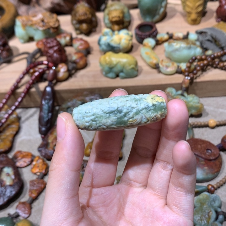 未镶嵌岫岩河磨玉（透闪石质玉）挂件