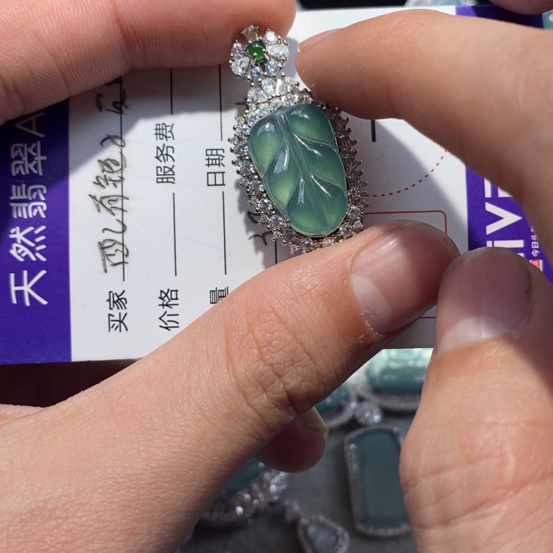 翡翠颈饰未镶嵌翡翠