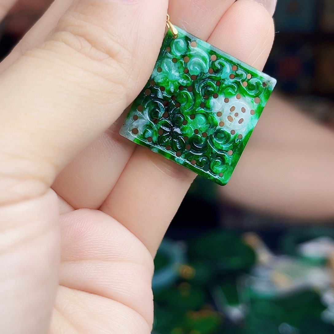 翡翠18K金镶嵌颈饰多样性