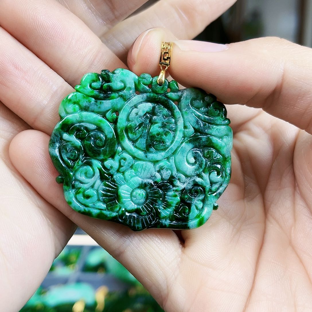 翡翠颈饰18K金镶嵌吊坠