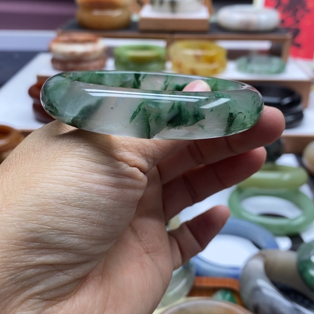 石英质玉手镯未镶嵌蝶*