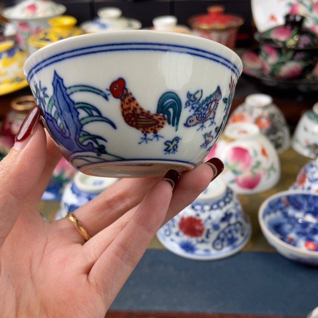 陶瓷艺术家的作品是一种 