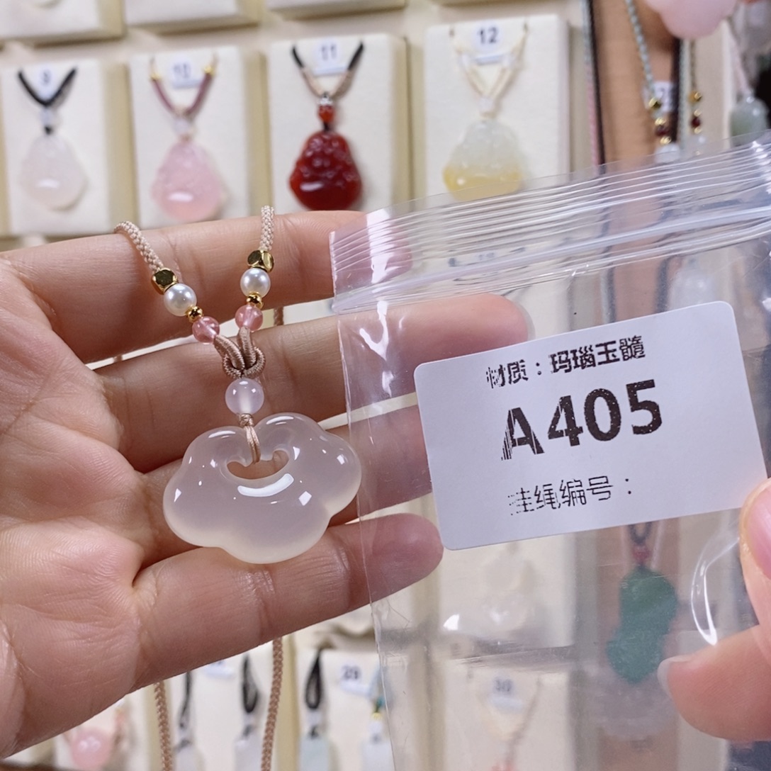 燕****玛瑙/玉髓未镶嵌颈饰