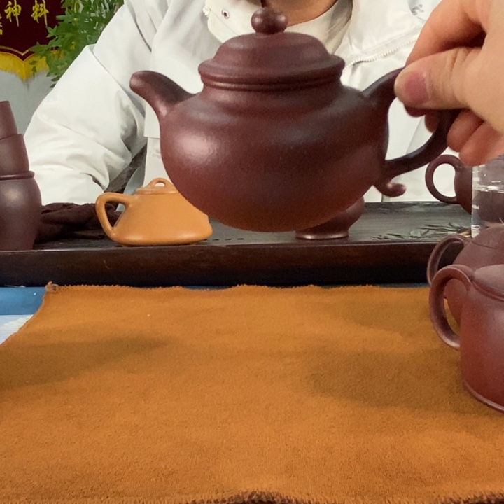 紫砂茶壶桃花泥莲子200左右的容量