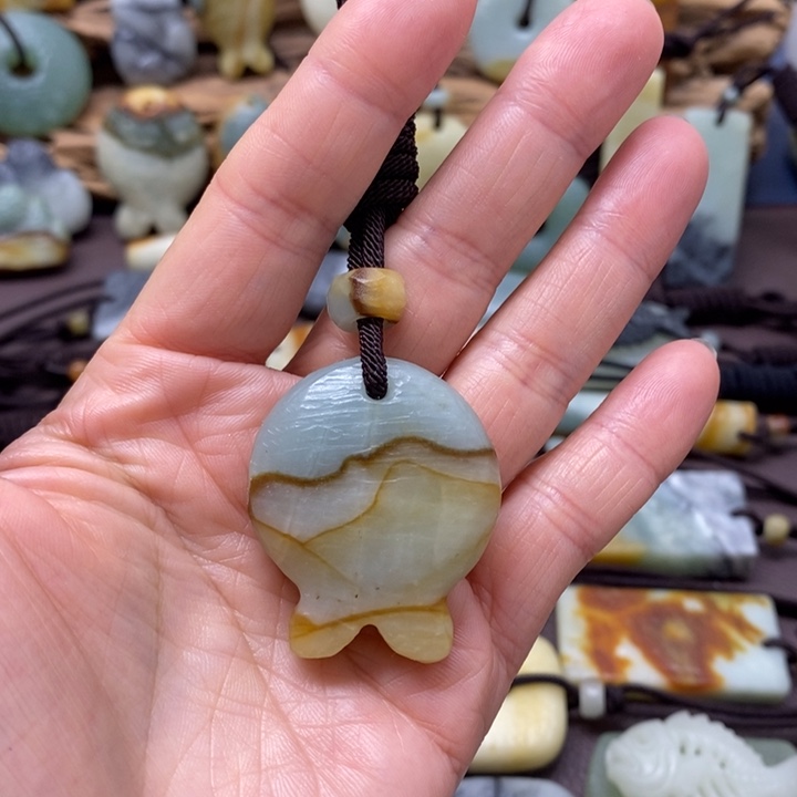 蛇纹石玉未镶嵌颈饰